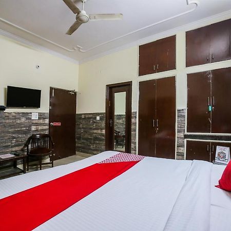Oyo Downtown Inn Near Leisure Valley Park 구르가온 외부 사진
