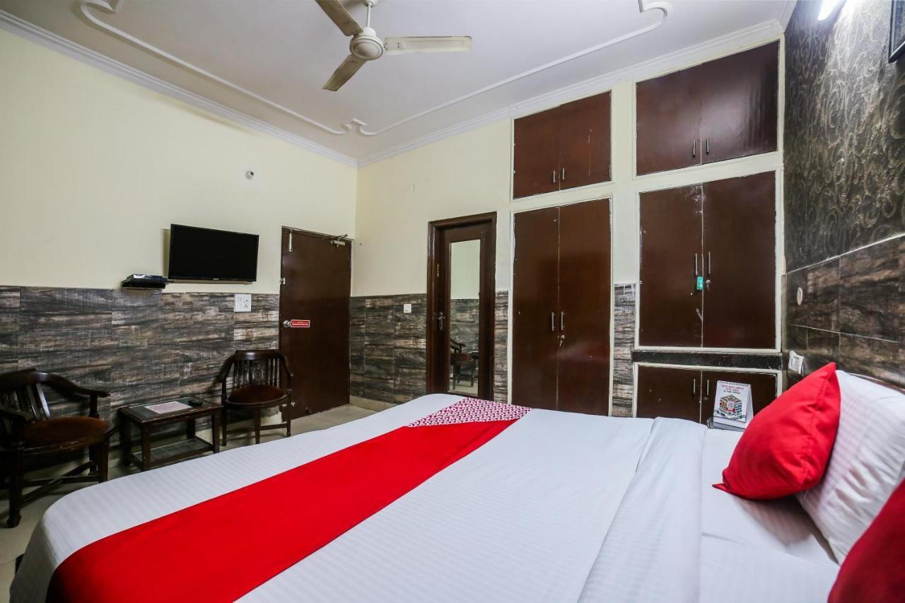 Oyo Downtown Inn Near Leisure Valley Park 구르가온 외부 사진